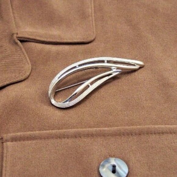 Sarah Coventry Modern Swirl Pin Brooch Silver Tone - Picture 2 of 4